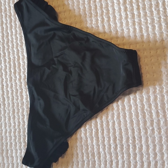 Bikini - Picture 7 of 7